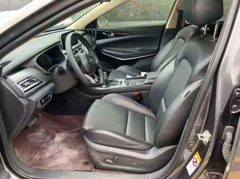 长安汽车锐程 后面外观一