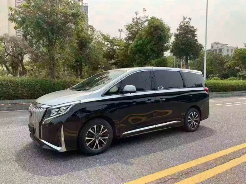 传祺M8 正面外观三