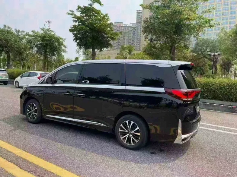 传祺M8 内饰前排