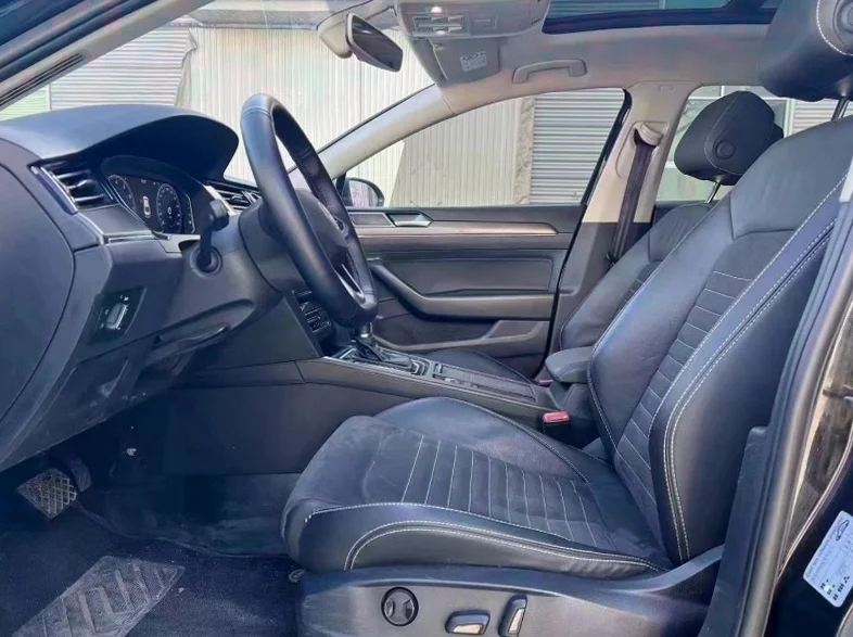 大众迈腾 内饰后排