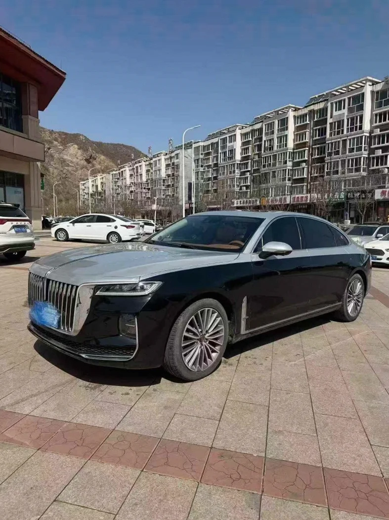 红旗H9 正面外观二