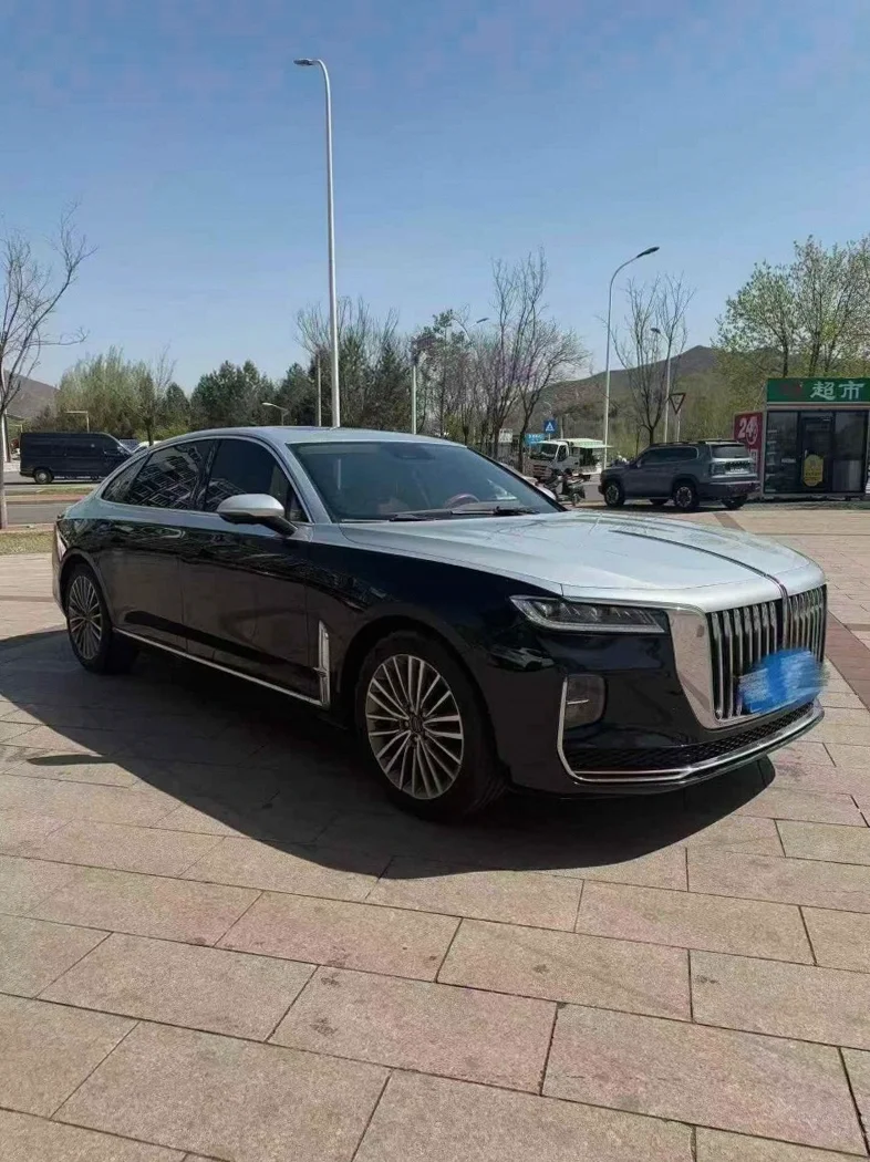 红旗H9 正面外观三