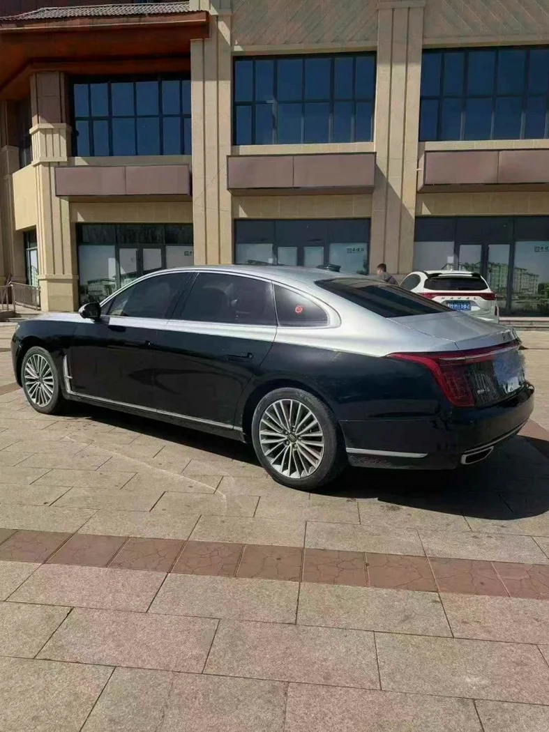 红旗H9 后面外观一