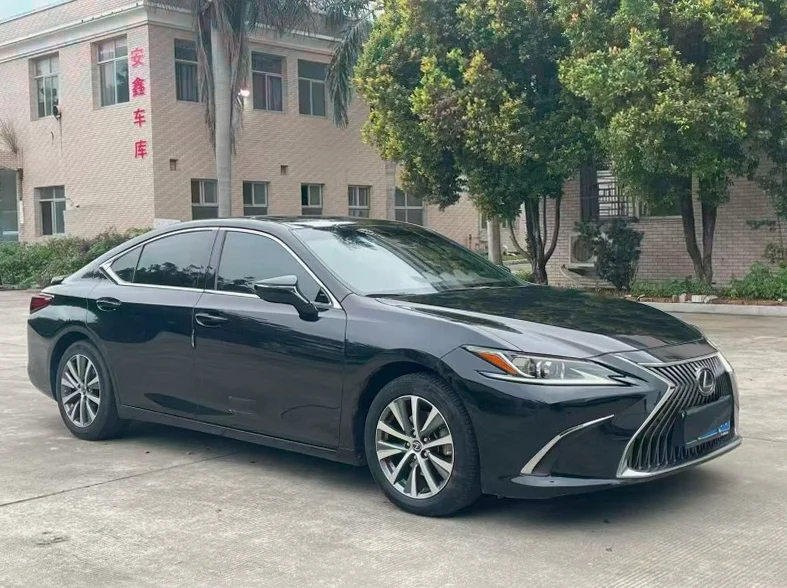 雷克萨斯ES 正面外观二