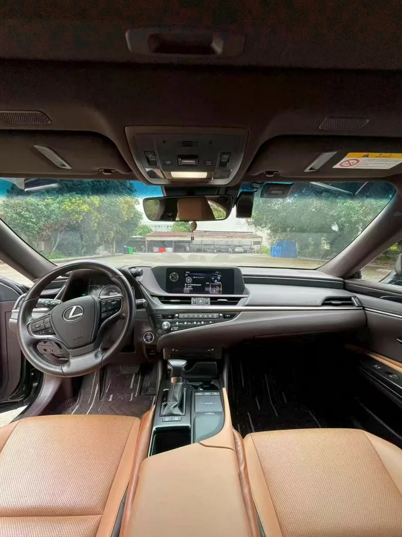 雷克萨斯ES 后面外观三