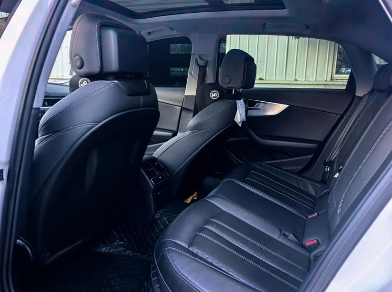 奥迪A4L 后面外观一