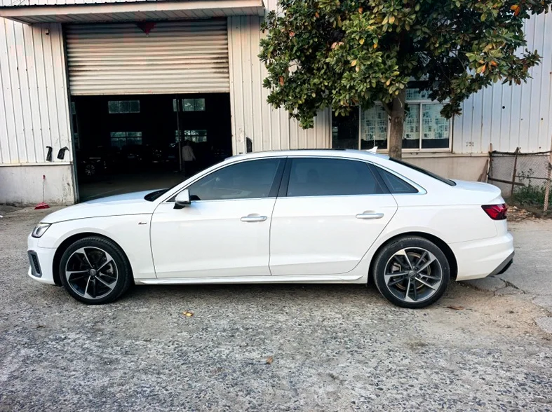 奥迪A4L 内饰前排