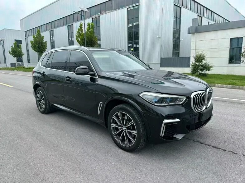 宝马X5 正面外观二