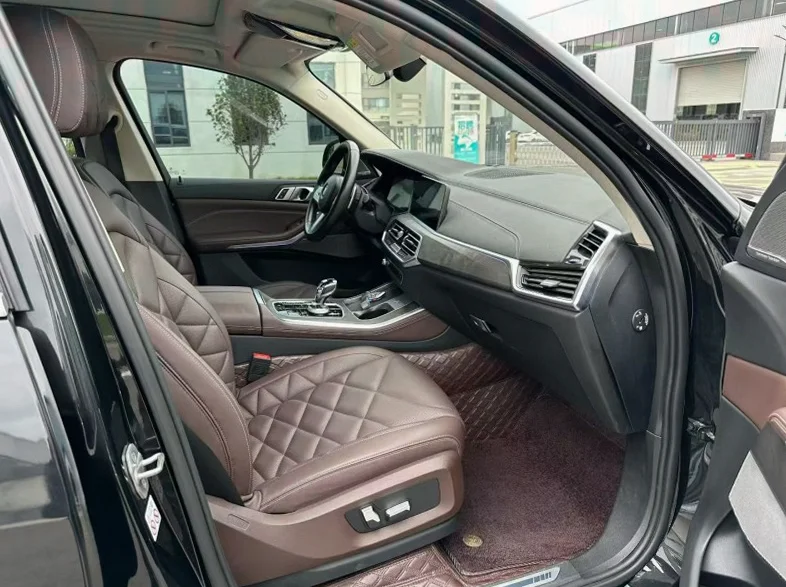 宝马X5 后面外观二