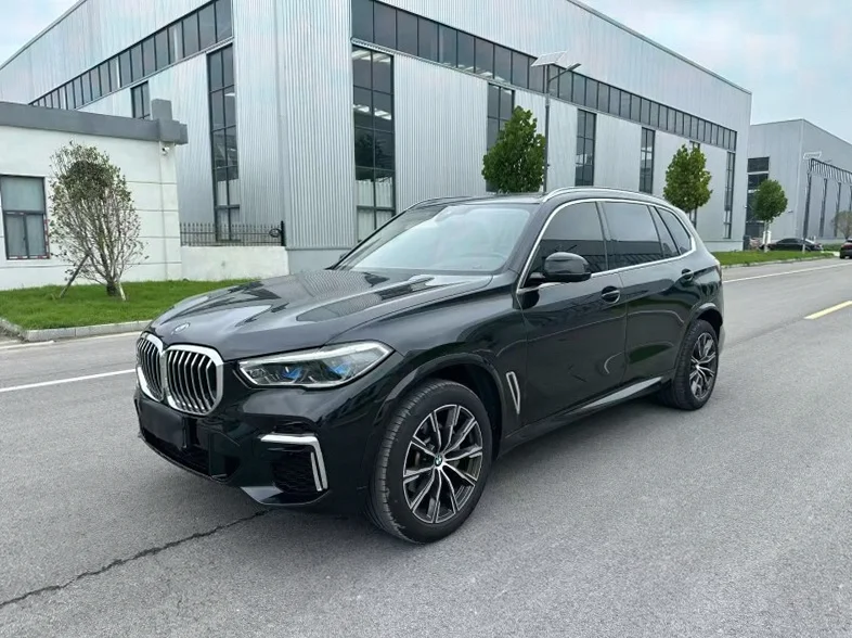 宝马X5 正面外观三