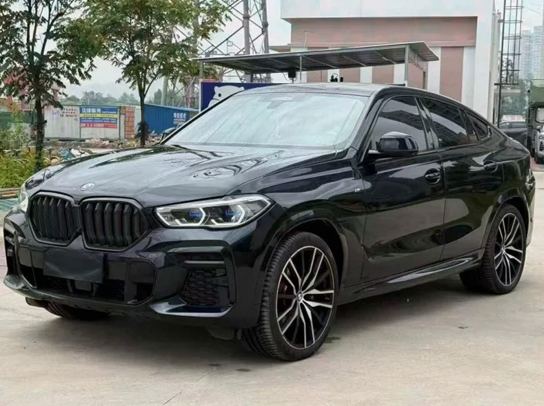 宝马X6 正面外观三