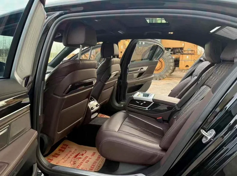 宝马7系 内饰前排