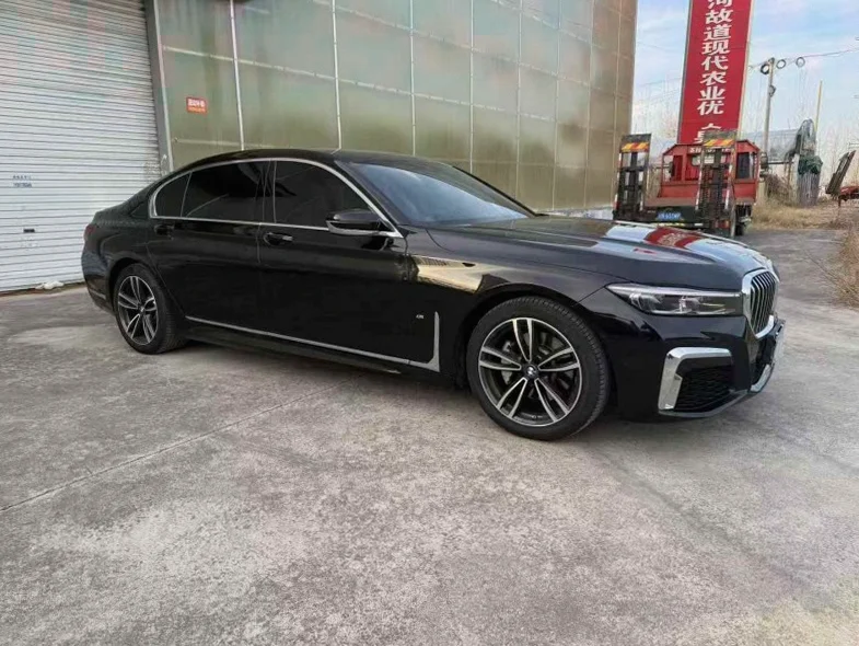 宝马7系 正面外观二