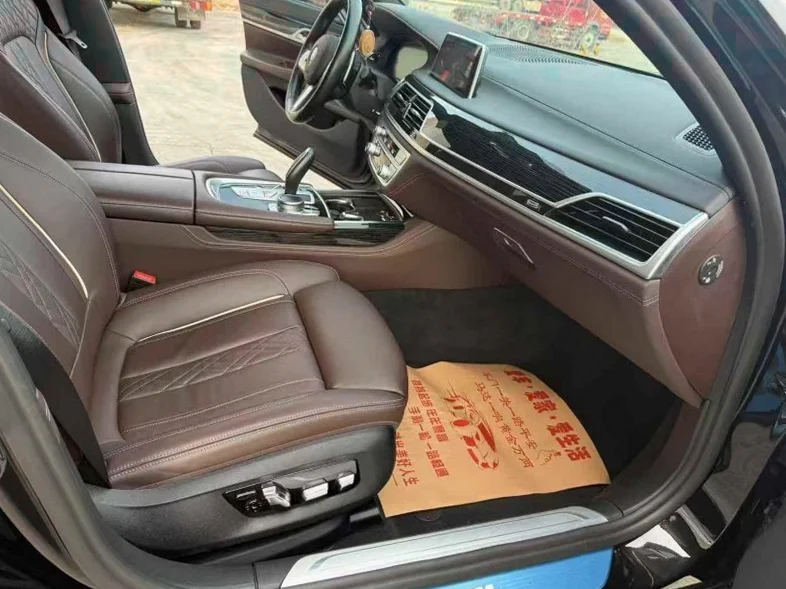 宝马7系 后面外观三