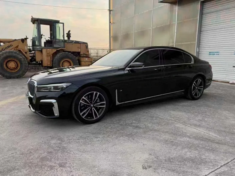 宝马7系 正面外观三