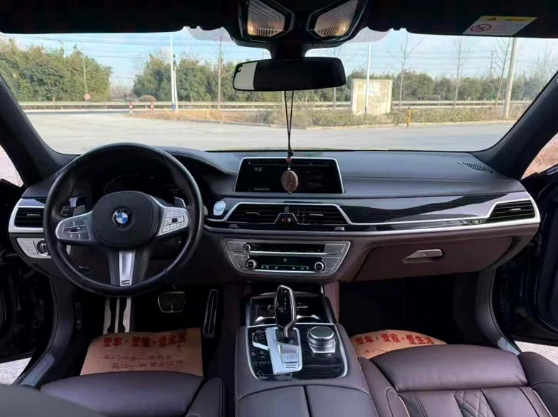 宝马7系 后面外观二