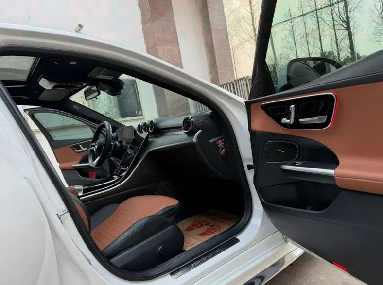 奔驰C 后面外观三