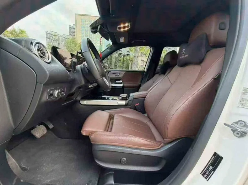 奔驰B 后面外观一