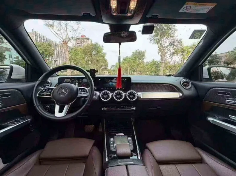 奔驰B 正面外观三