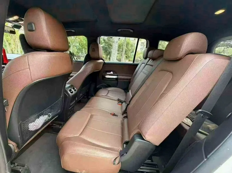 奔驰B 后面外观二