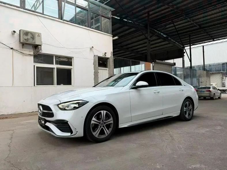 奔驰C 正面外观二