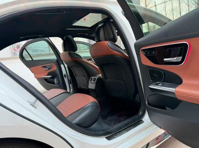 奔驰C 内饰前排