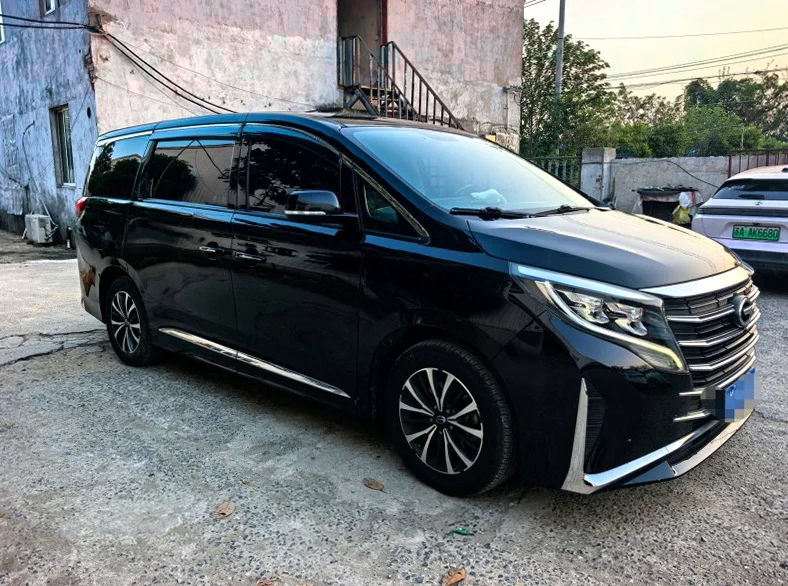 传祺M8 正面外观三