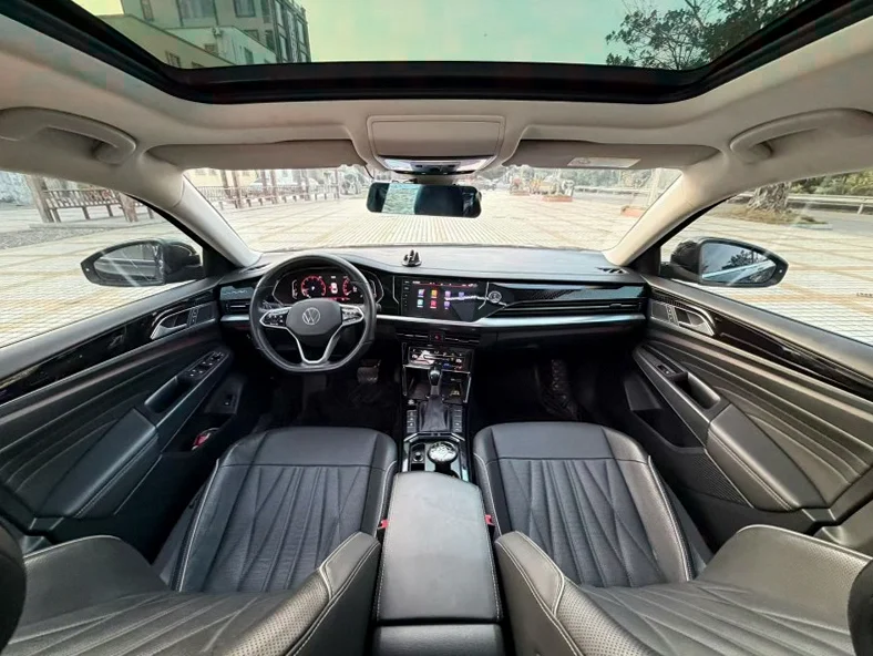 大众帕萨特 驾驶室