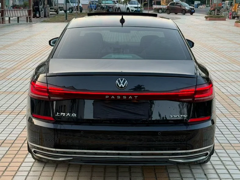 大众帕萨特 内饰后排