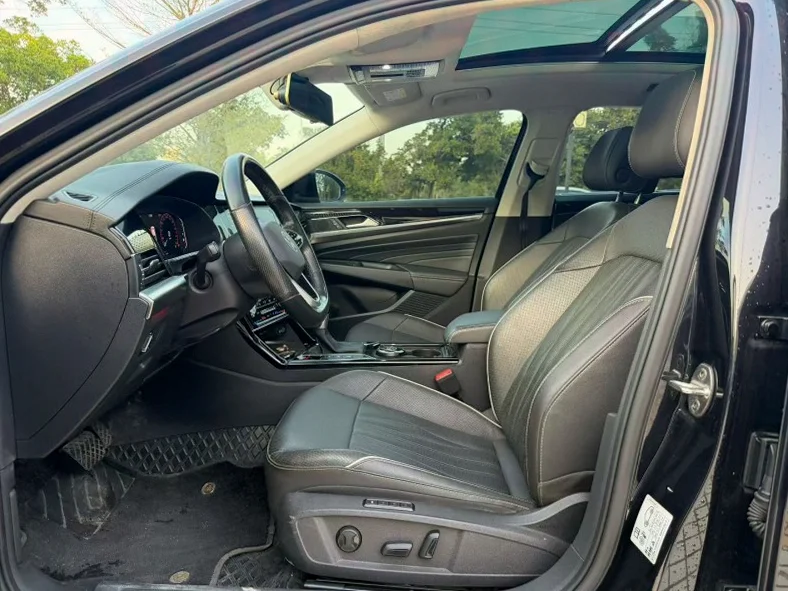 大众帕萨特 后面外观一