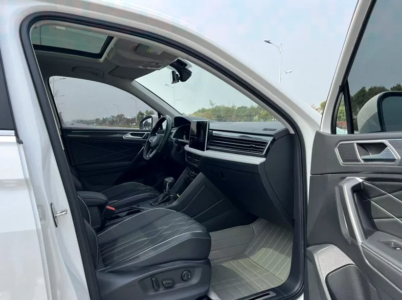 大众途观 驾驶室