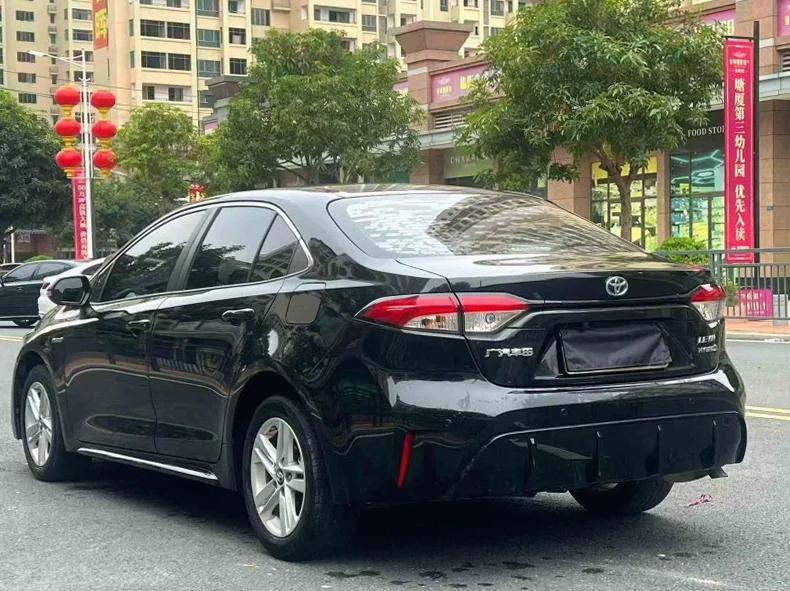 丰田雷凌 驾驶室