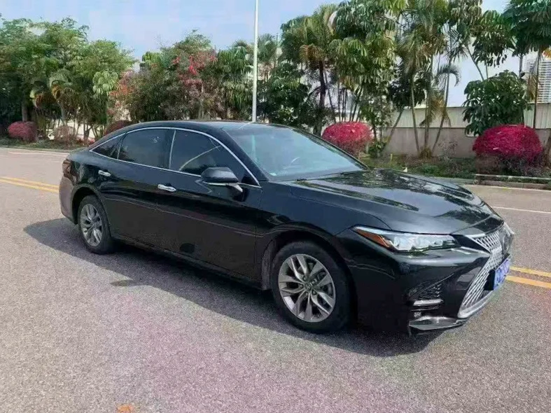 丰田亚洲龙 正面外观二