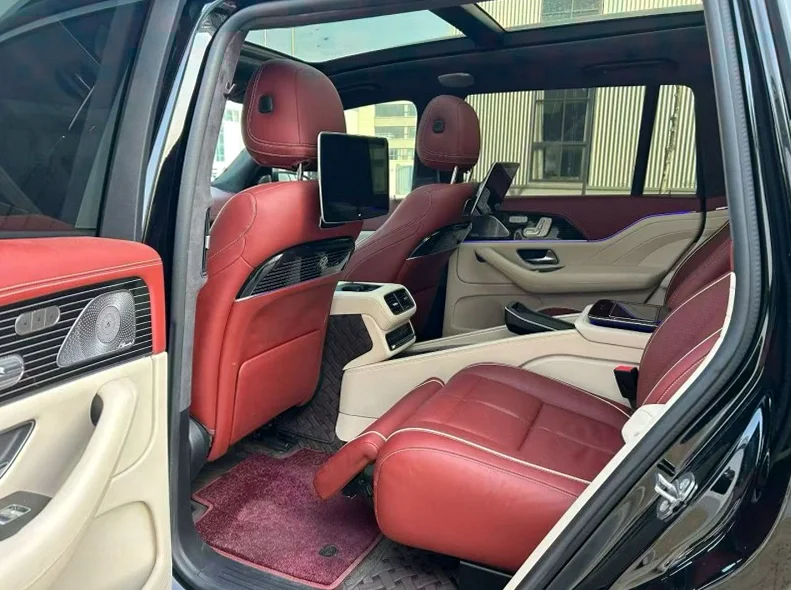 奔驰GLS 后面外观一