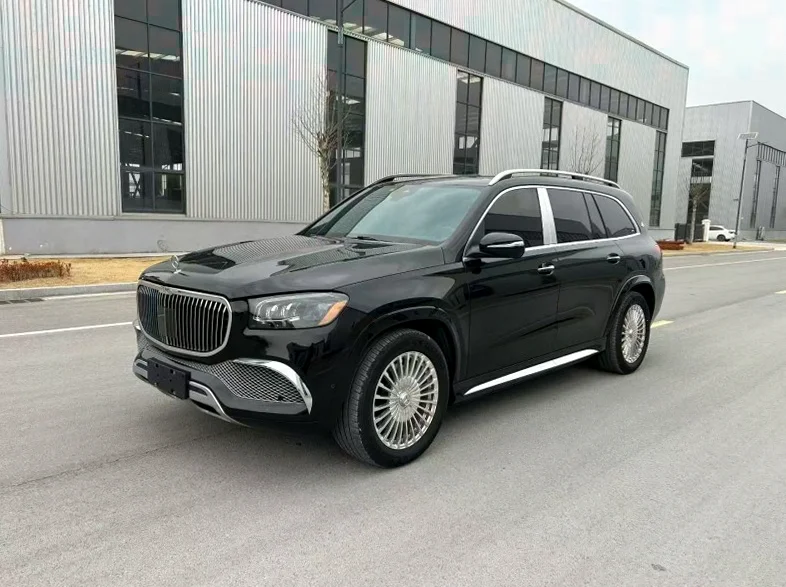 奔驰GLS 正面外观三