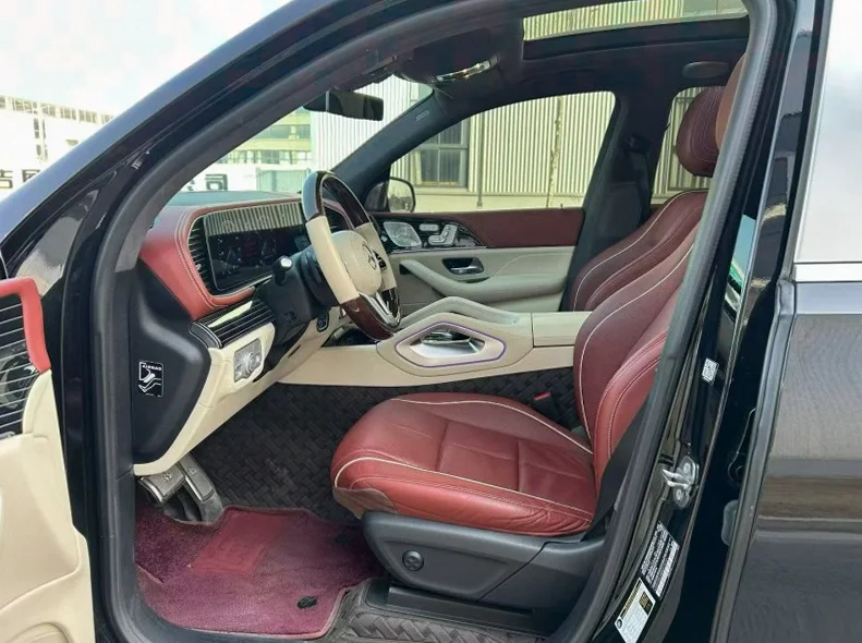 奔驰GLS 后面外观三