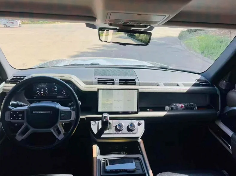 路虎卫士 后面外观二