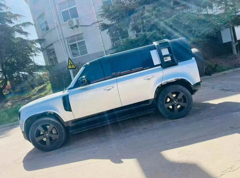 路虎卫士 正面外观三