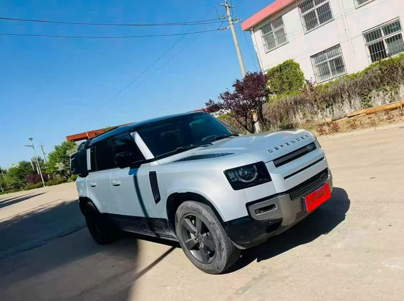 路虎卫士 正面外观二