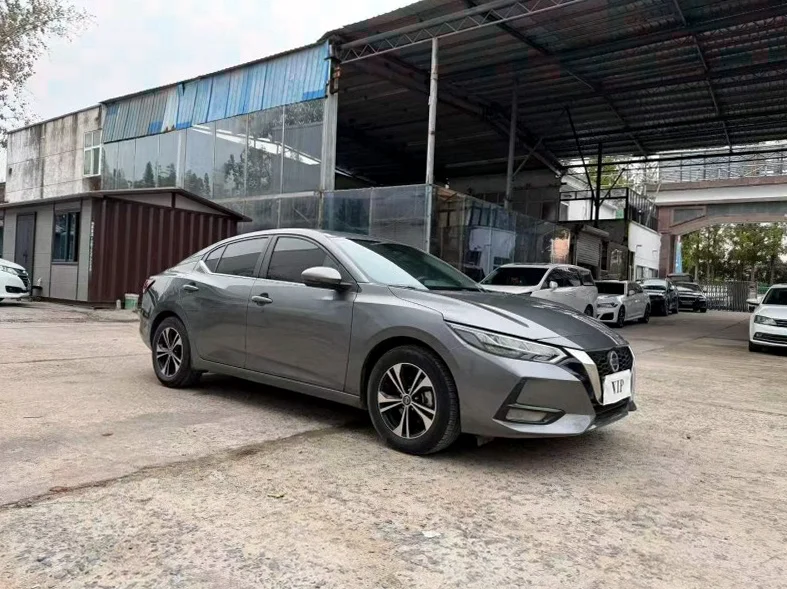 日产轩逸 正面外观三