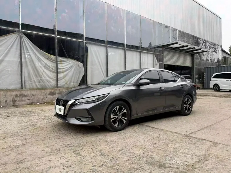 日产轩逸 正面外观二