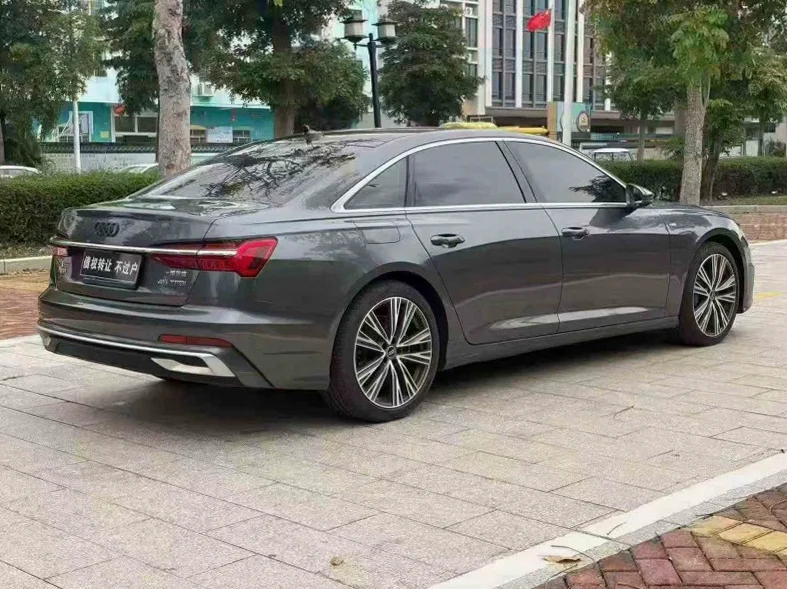 奥迪A6L 内饰前排