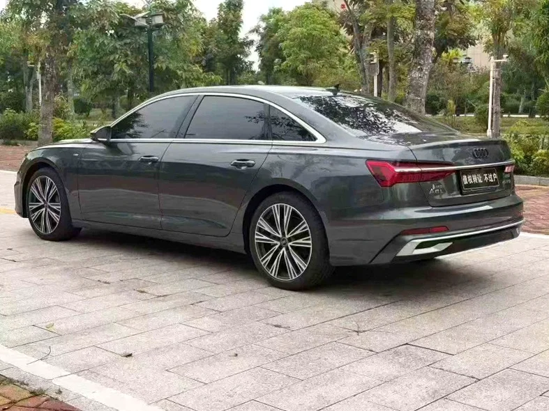 奥迪A6L 内饰后排