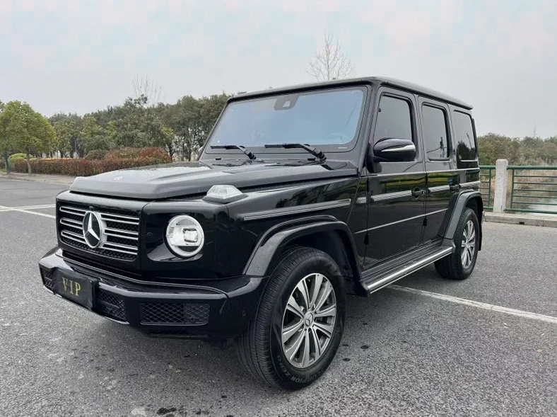 奔驰G 正面外观三