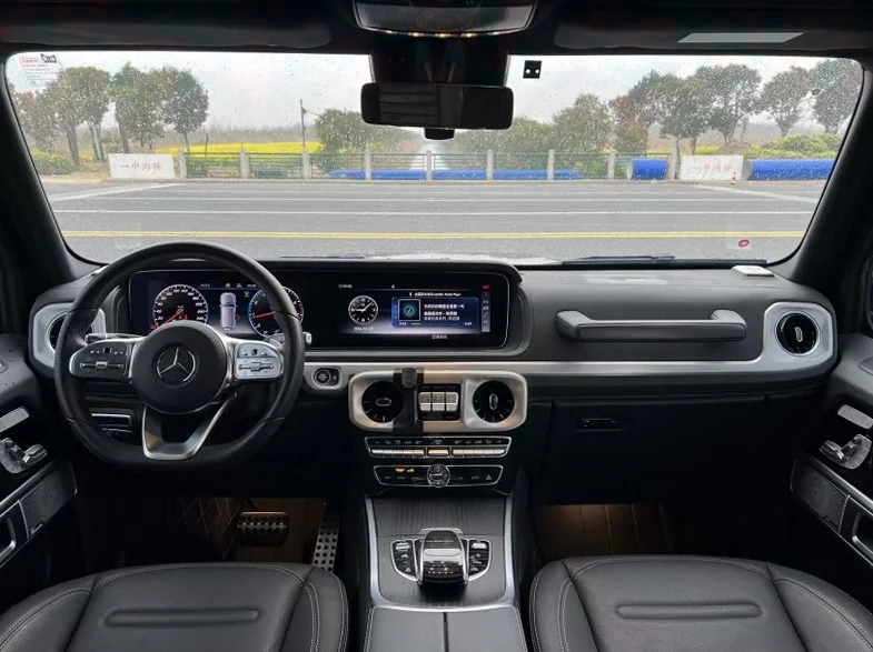 奔驰G 内饰后排