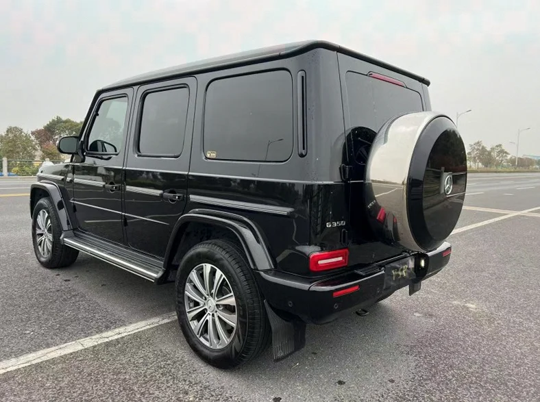 奔驰G 正面外观二