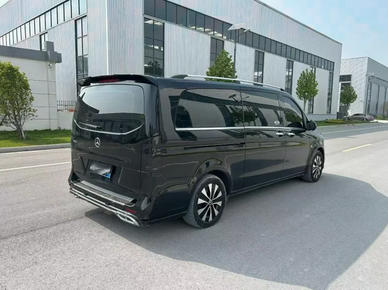 奔驰威霆 内饰后排