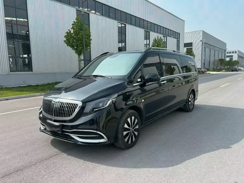 奔驰威霆 正面外观三