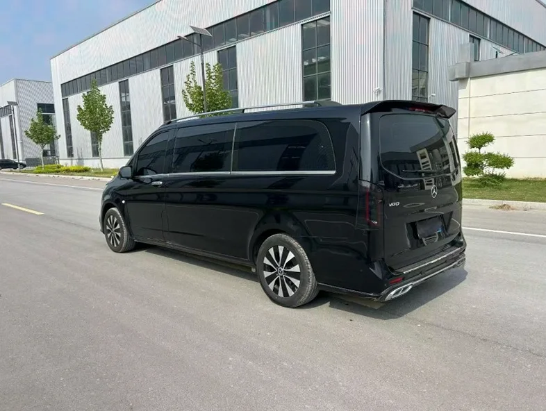 奔驰威霆 内饰前排