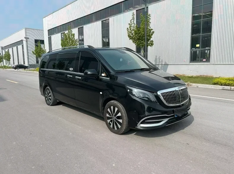 奔驰威霆 正面外观二